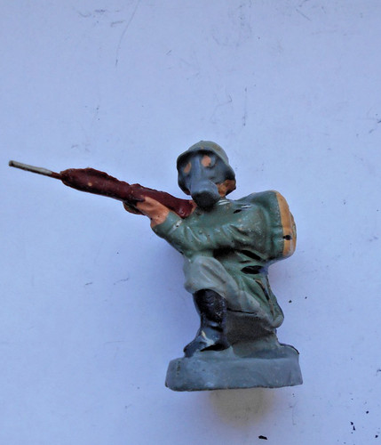 Soldat mit gasmaske ähnl - soldat,
