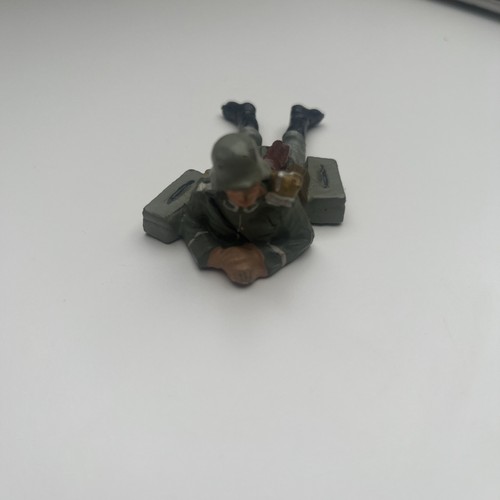 Soldat liegend mit munition - soldat,