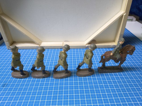 Pappmaché soldaten figuren - soldaten,