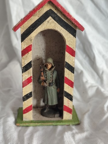 Wachhaus mit soldatenfigur - wachhaus,