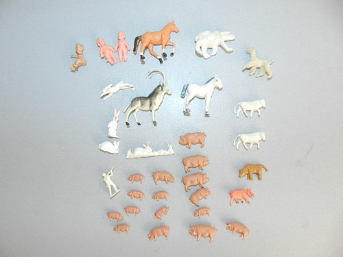 Alte kunststoff figuren - 33,