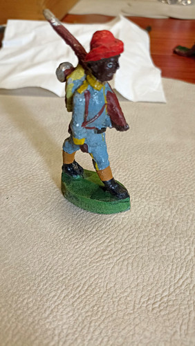 Massefigur soldat mit gewehr - massefigur,