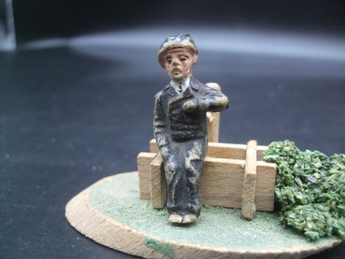 Kleine sitzfigur soldat der - soldat,