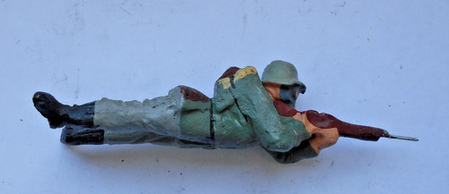 Soldat mit gasmaske ähnl - gasmaske,,